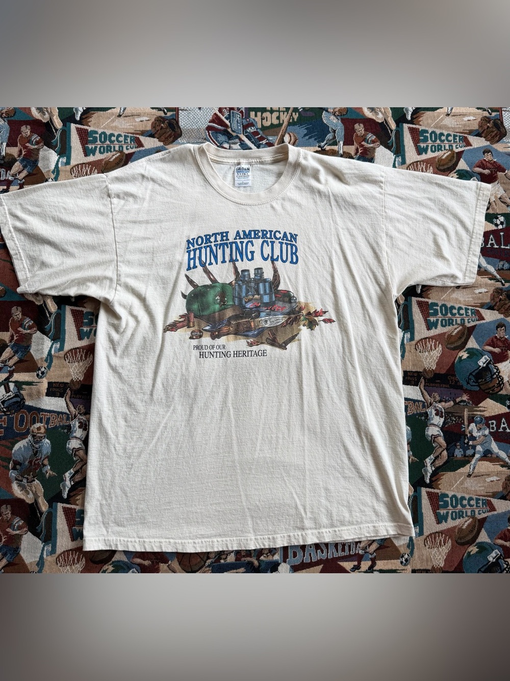 Vintage 90s Men’s North American Hunting Club Cream Graphic T-shirt